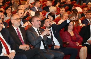 Мицкоски: Владата ќе продолжи со поддршка на влашкиот јазик, културните манифестации и книжевноста