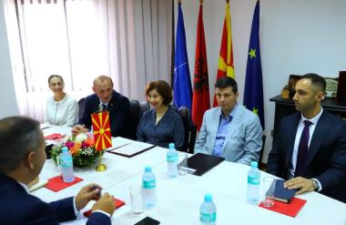 Сиљановска-Давкова на средба со претставници на Македонците во Албанија: Обврзани сме да помагаме во решавање на проблемите