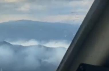 (ВИДЕО) Полицискиот хеликоптер исфрли повеќе од 35 тони вода врз пожарот во струмичко