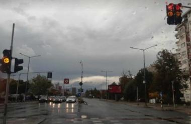 Променливо облачно и нестабилно со локален пороен дожд и грмежи