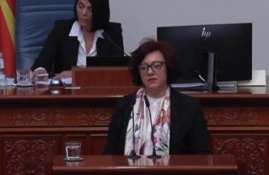 За рамнотежата меѓу политичките обврски и семејството, за секојдневните навики, ,,ритуали”, интервју на пратеничката Стаменкоска Трајк?...