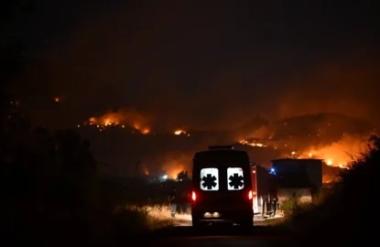 Голем пожар на југот на Албанија, евакуирани села