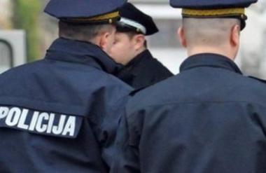 Патувањето преку границата може да вe чини скапо: Tрета кутија цигари или сендвич со сирење