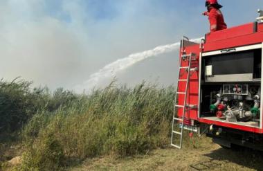 ВИДЕО: Драматична ситуацијата со пожарите во Албанија, пеплосани села, две жртви и повеќе повредени