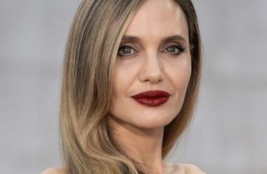 По битката за старателство: Анџелина Џоли планира да ја продаде својата куќа и да се пресели