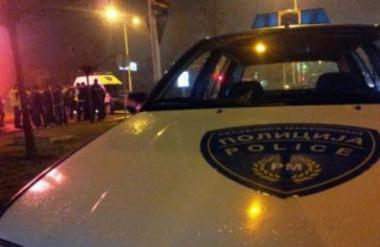 Нападнати полицајци и затекнати малолетници со алкохол при контрола на Градскиот базен во Виница