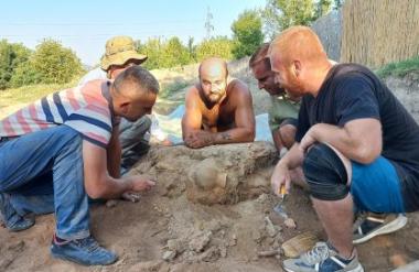 ФОТО: Исклучителни археолошки наоди откриени во неолитската населба Тумба Маџари, овој сад е загатка за археолозите