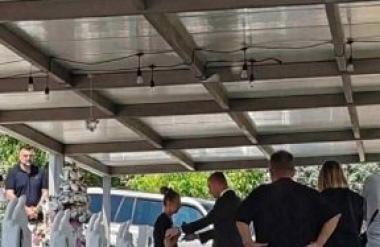 Мицкоски на кочанските гробишта запали свеќи за жртвите во трагедијата