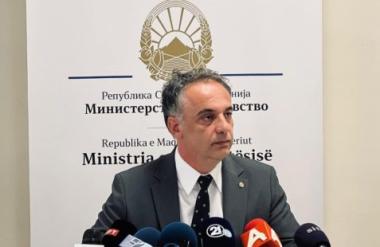 Министерот за здравство Азир Алиу со „Мобилен кабинет“ во Гостивар