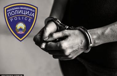 Приведено лице во Виница, физички нападнал полициски службеник и при претрес кај него биле пронајдени и одземени дрога и муниција