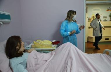 Сопругата на премиерот, Рози Мицкоска го посети првороденото бебе